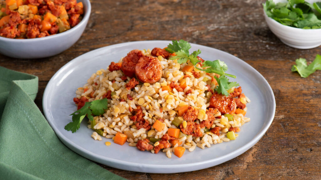 Arroz integral con lentejas, chorizo y verduras