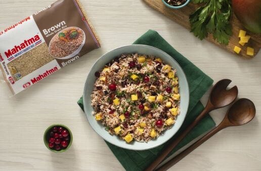 Rice-salad-with-brown-rice-mango-and-pecans