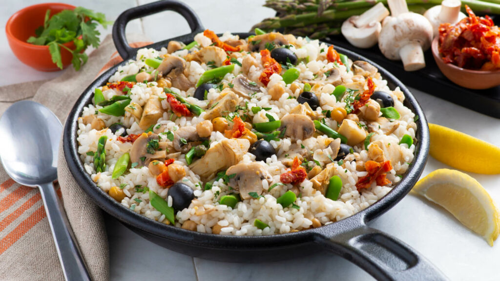 vegetarian-paella-with-mushrooms-and-olives