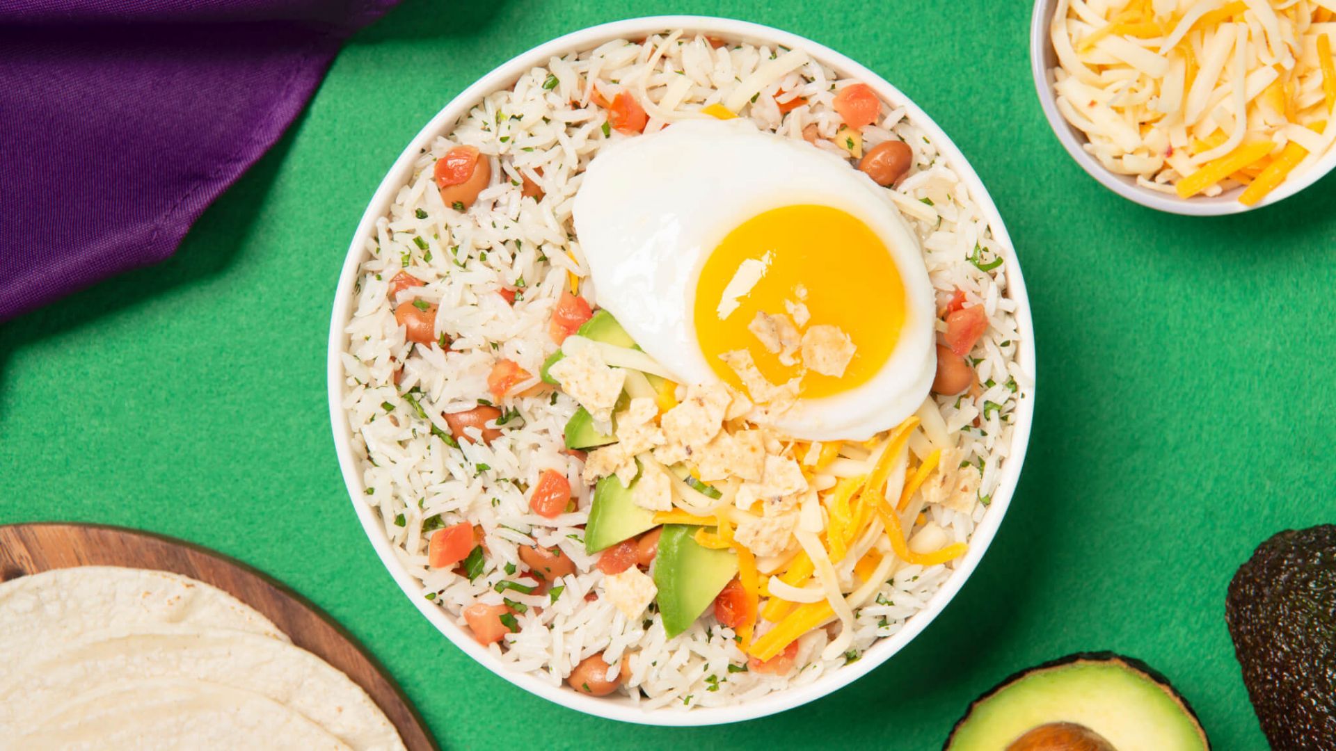 Rice bowl mexicano con huevos rancheros