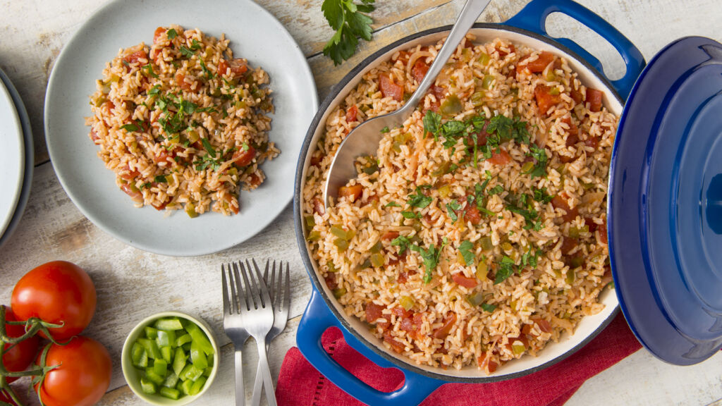 Whole-grain-spanish-brown-rice-in-a-dutch-oven