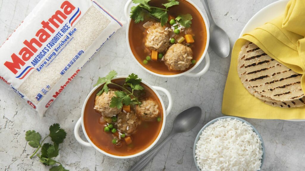 Chicken-albondigas-with-white-rice-and-soft-tortillas