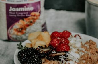 Easy_Spiced_Breakfast_Rice_Bowl_berries
