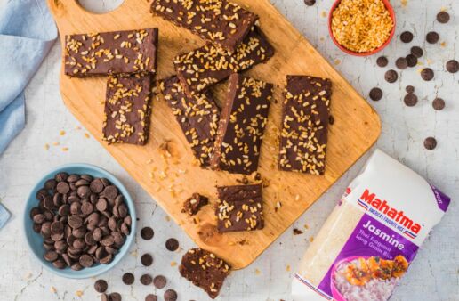 chocolate-bars-with-puffed-rice-and-peanut-butter