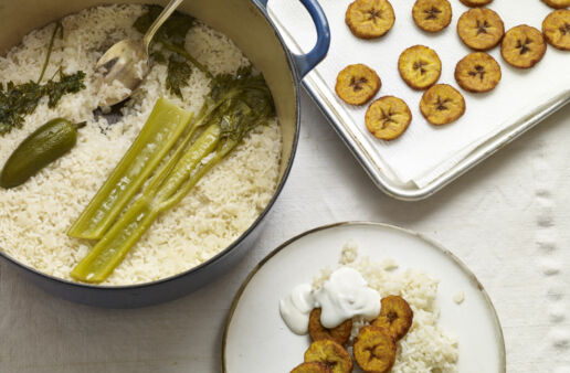 white-rice-with-fried-plantains-and-sour-cream